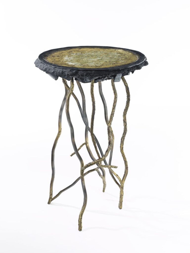 Présentation de l'oeuvre fonctionnelle Carbon Rock Side Table, réalisée par l'artiste Frédéric Naud