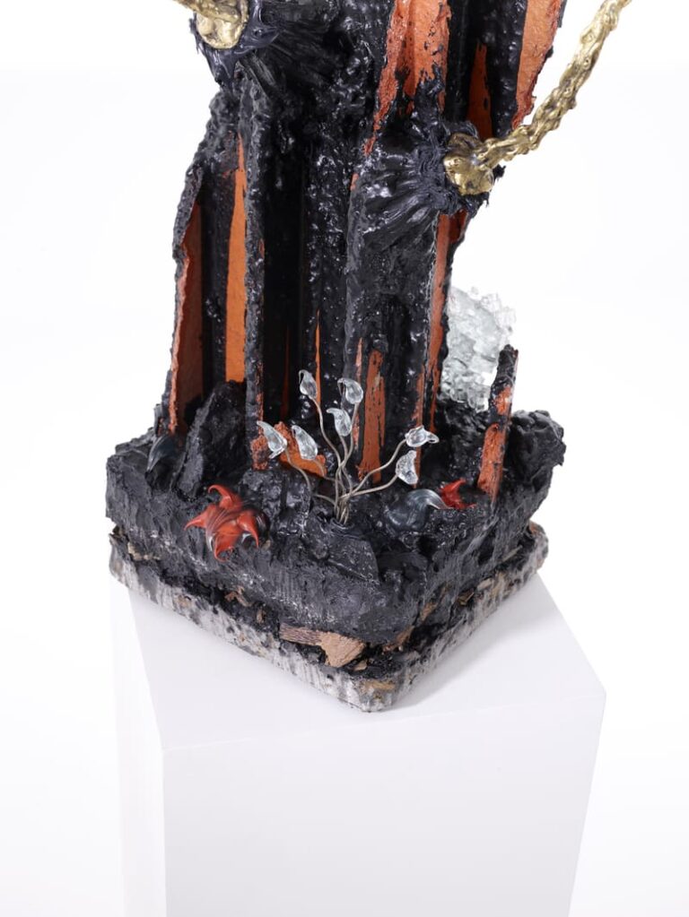 Vue en détail du piètement de l'oeuvre Carbon Rock Pad, réalisée pour une commande par L'artiste Fred Naud.