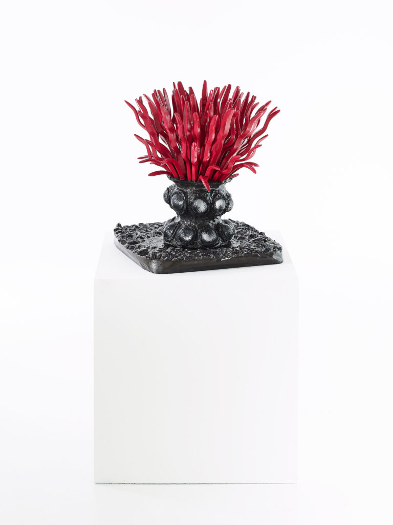 Photo sur socle d'une sculpture réalisée par l'artiste françias Frédéric Naud