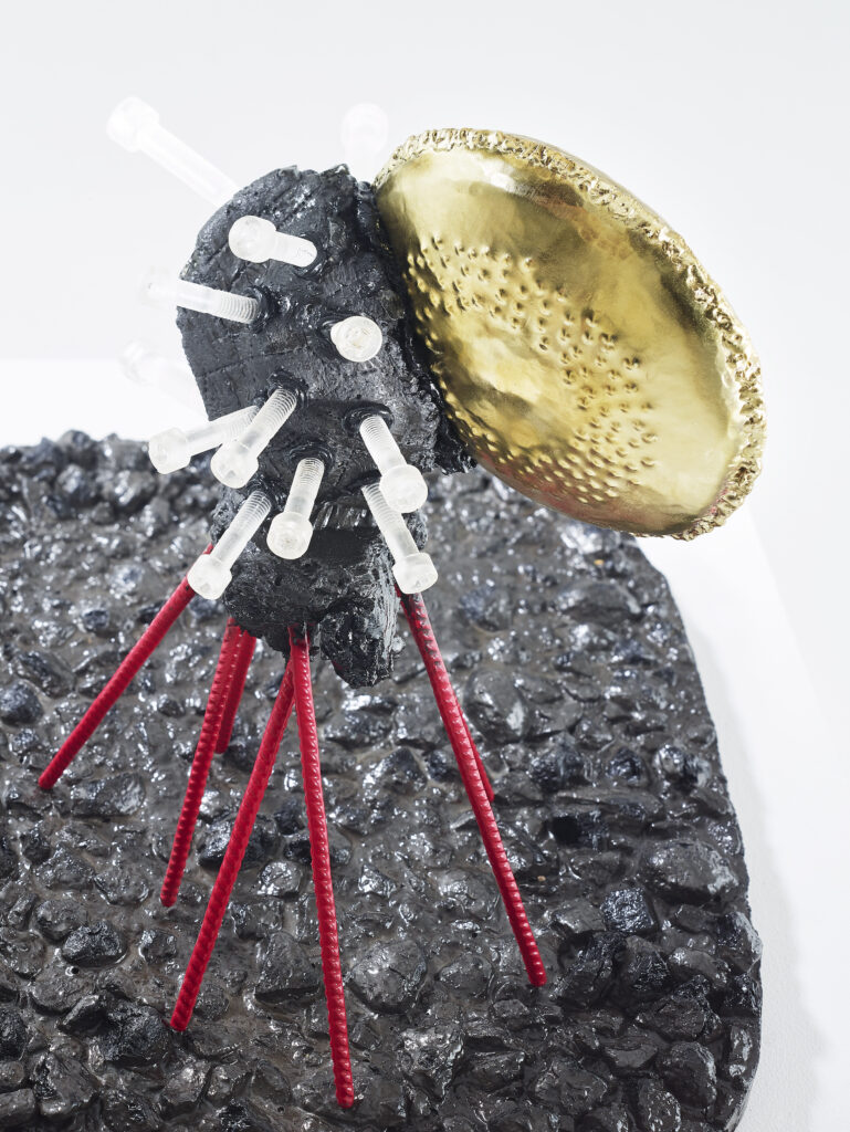 Vue de dessus de la petites sculpture de l'artiste contemporain Frédéric NAUD