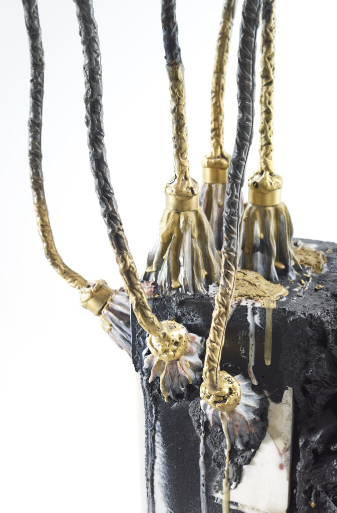 Photo du détail d'une parti de l'oeuvre réalisée par le sculpteur contemporain et français, Frédéric Naud