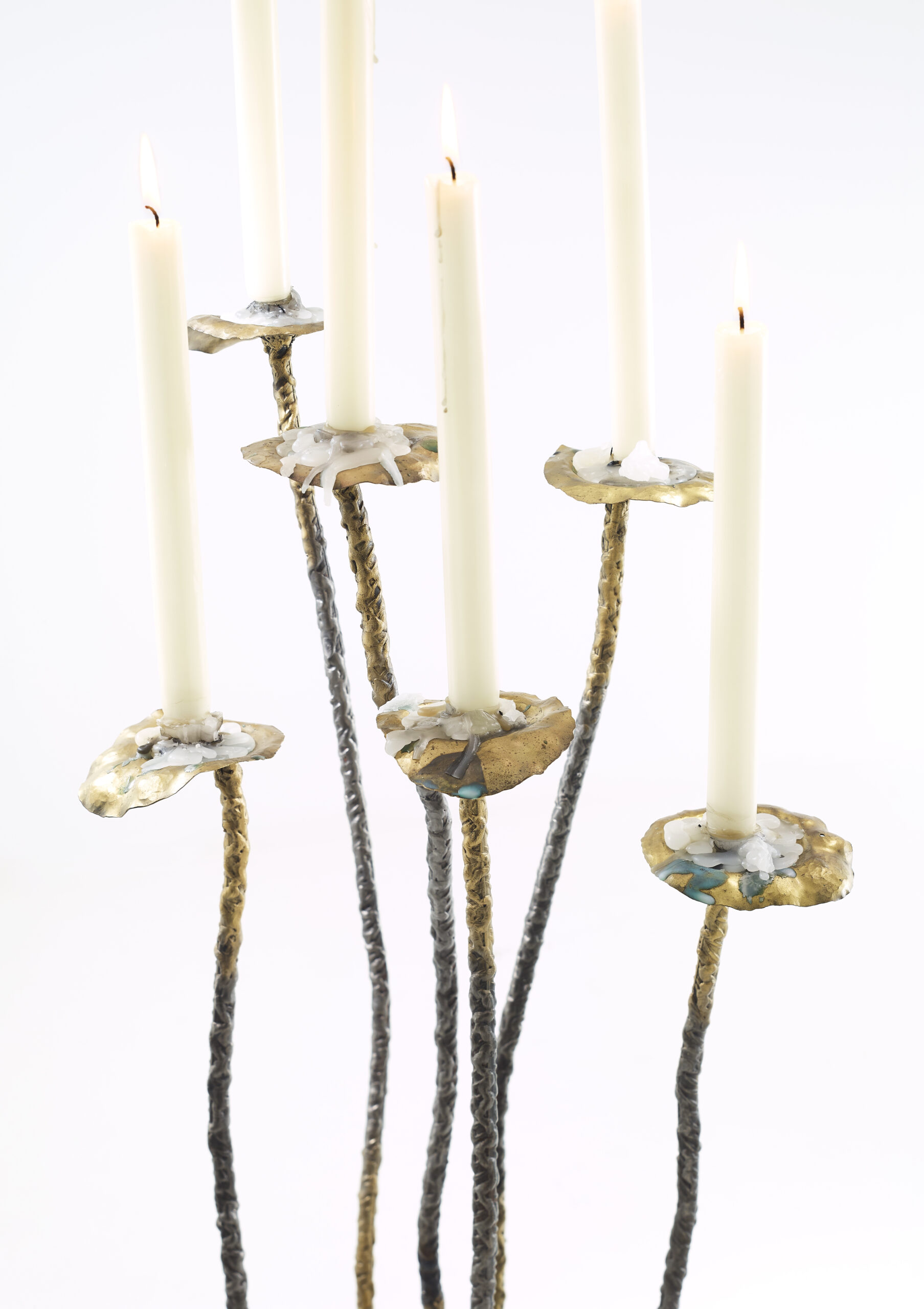 Photo du détail du haut de l'oeuvre réalisée par le sculpteur contemporain et français, Frédéric Naud