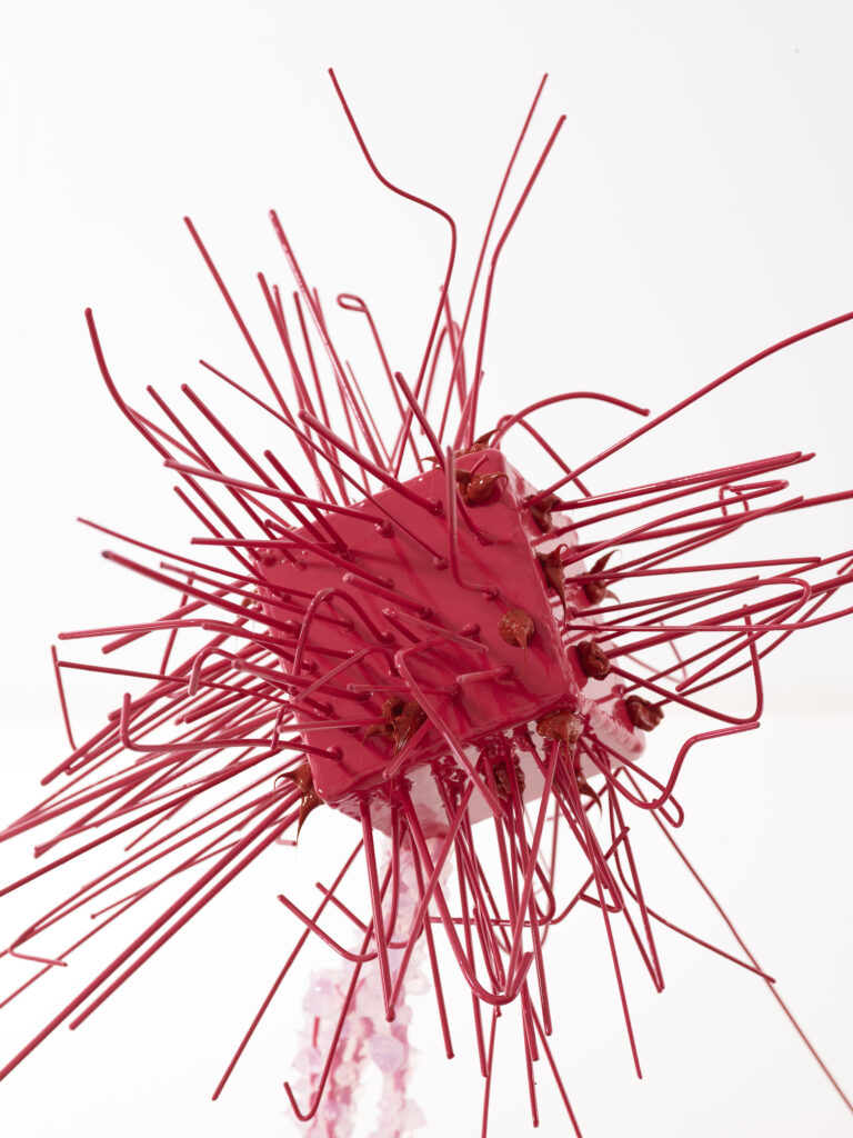 Vue du haut de l'oeuvre du sculpteur français contemporain Fred NAUD