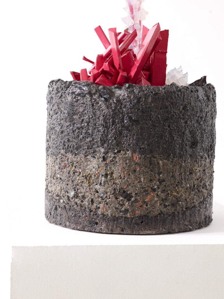 Vue du pietement de la sculpture de Fred NAUD