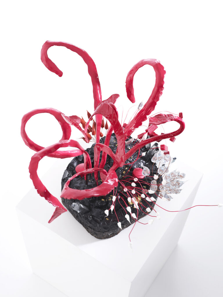 Vue du dessus d'une oeuvre majestueuse du sculpteur français contemporain Frédéric Naud