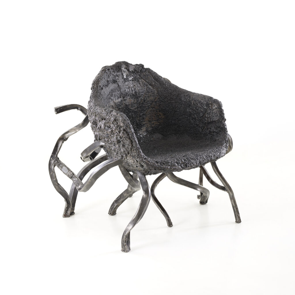 Photo réalisée par Gildas PARÉ du siège sculpturale de l'artiste français Frédéric NAUD