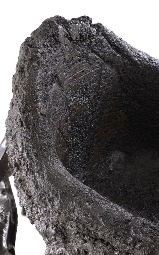 Vue de l'assise du siège sculpturale de l'artiste français Frédéric NAUD