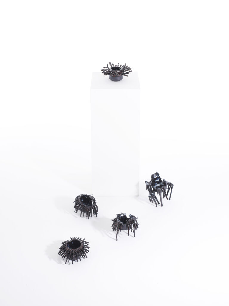 Photo de l'oeuvre céramique Polyptyque de l'artiste Fred Naud, réalisée en collaboration avec Jad Céramique