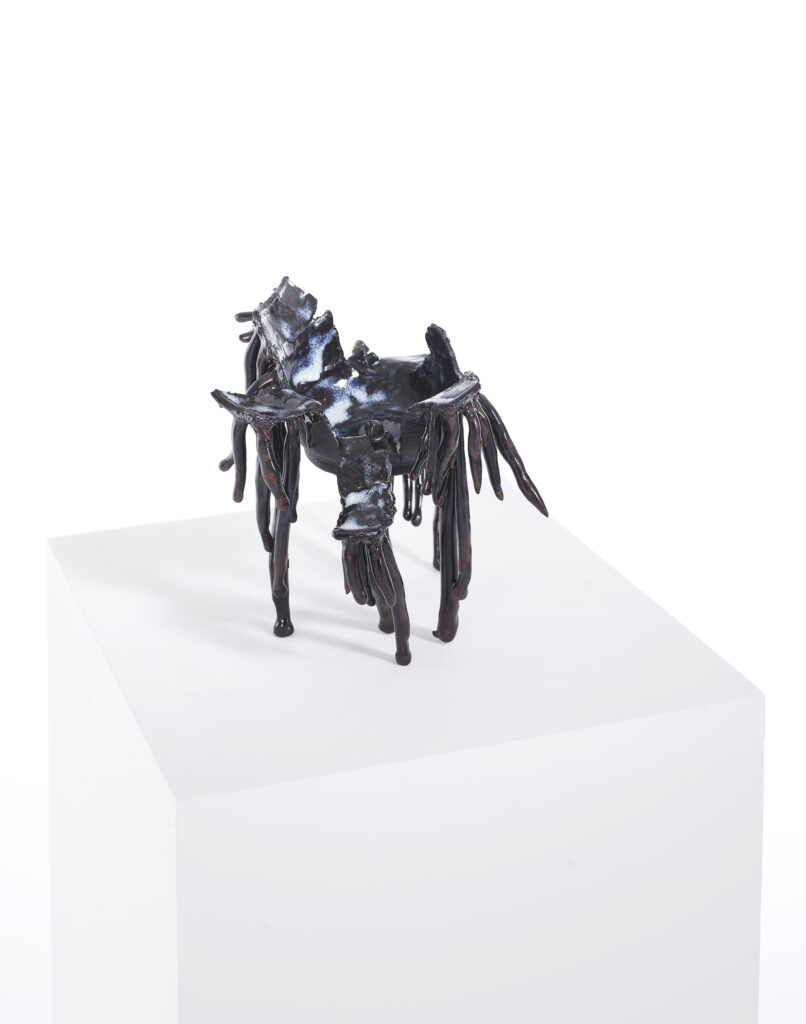 Photo d'e la dernière partie de l'oeuvre céramique Polyptyque de l'artiste contemporain Fred Naud, réalisée en collaboration avec Jad Céramique