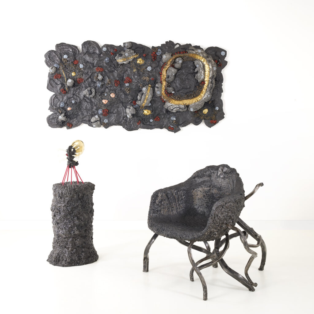 Vue d'un lot de 4 sculptures de l'artiste contemporain Frédéric NAUD