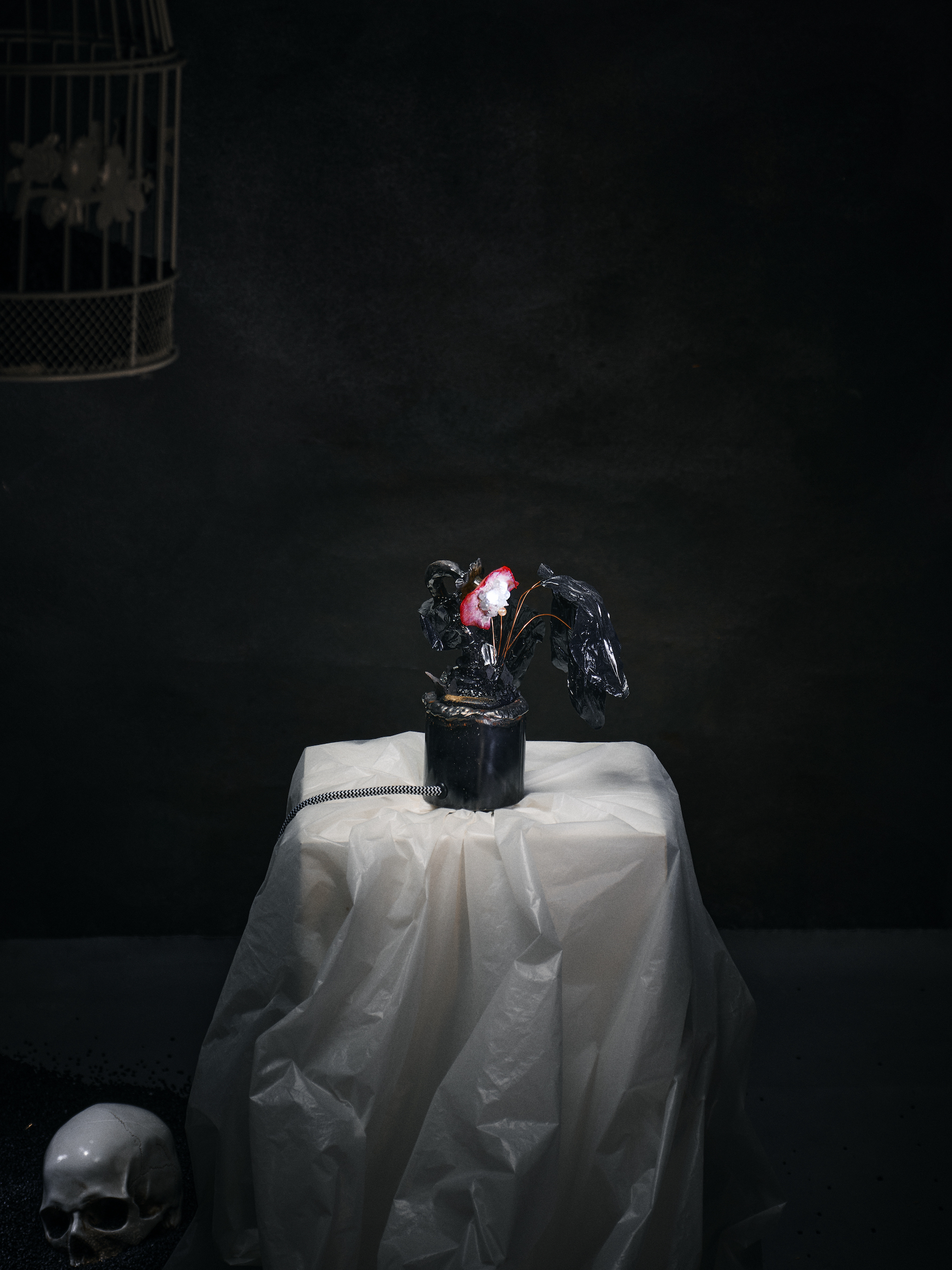 Photo mise en scène d'une oeuvre lumineuse de l'artiste sculpteur français Frédéric Naud