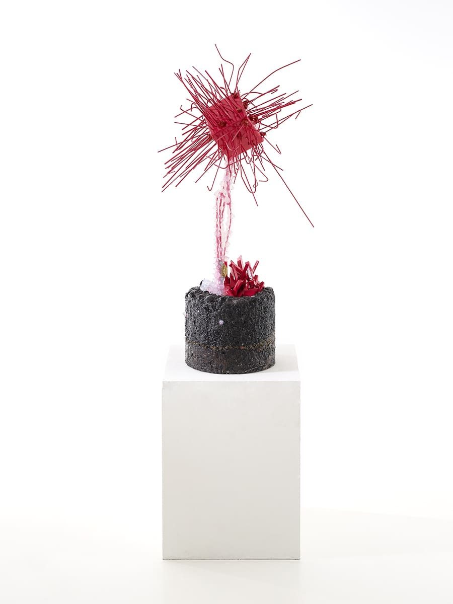 Carbon Rock Globul Line 1.1 Vue entière de la sculpture contemporaine Carbon Rock Globul Line