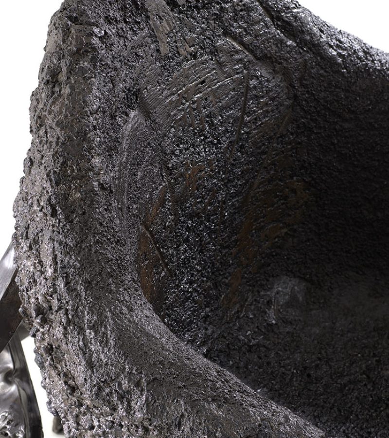 Carbon Rock Site Down 1.5 Présentation d'un détail du dossier du fauteuil artistique Carbon Rock Site Down
